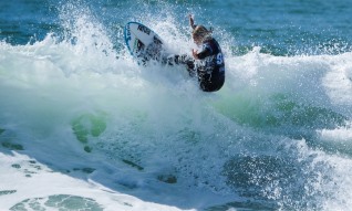 Yolanda Hopkins e Francisca Veselko passam ronda inaugural do Margaret River Pro