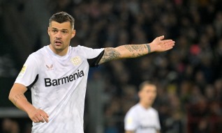 Granit Xhaka regressa a Inglaterra para jogar no Sunderland