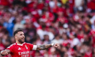 Defesa central e capitão Nicolás Otamendi renova com Benfica até 2026