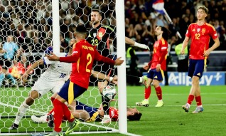 Espanha bate França por 5-4 e defronta Portugal na final da Liga das Nações