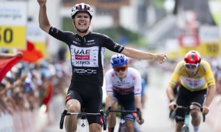 Para João Almeida é "quase surreal" ter feito história no ciclismo