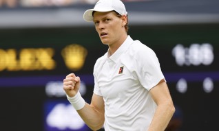 Wimbledon: Sinner e Djokovic na senda dos recordes, campeã em título desilude