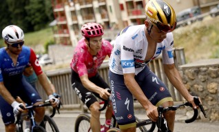 Terceiro classificado Remco Evenepoel desistiu durante 14.ª etapa da Volta a França
