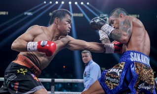 Pugilista Manny Pacquiao regressa aos 46 anos mas Barrios mantém título