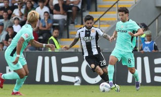 Sporting dá a volta ao Nacional e mantém pleno de vitórias