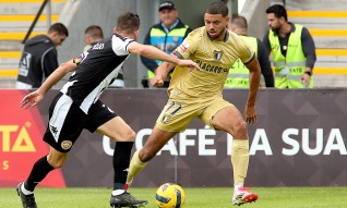 Golo de Joujou garante vitória do Famalicão na Madeira