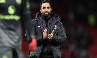 Amorim regressa aos triunfos no United com Bruno Fernandes em destaque