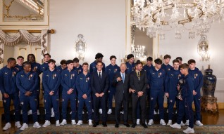 Seleção de sub-17 condecorada com a Ordem do Mérito pelo Presidente da República