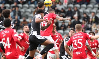 Nacional e Santa Clara empatam a três golos na Choupana