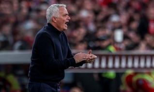 Mourinho pode estar no banco do Benfica após providência aceite pelo tribunal