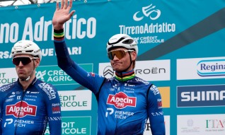 Van der Poel ganha segunda etapa e Del Toro sobe à liderança do Tirreno-Adriático