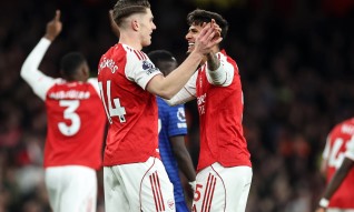 Arsenal vence nos últimos minutos em jogo histórico em Inglaterra