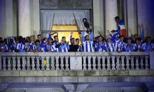 Da Ribeira aos Aliados, cidade e clube unem-se para comemorar 31.º título do FC Porto