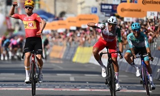 Giro: Dversnes vence 15.ª etapa, Vingegaard mantém liderança