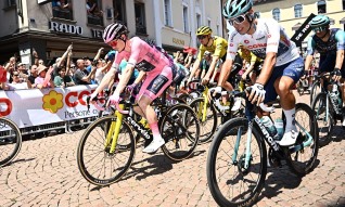 Eulálio desce a quinto da geral após nova etapa do Giro conquistada por Vingegaard
