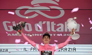 Giro: Vingegaard é o oitavo a ganhar as três 