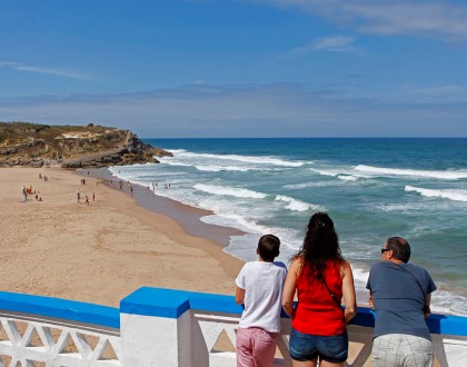 Estacionamento a pagar nas praias de Sintra entre junho e setembro apesar de protestos