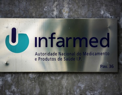 Infarmed mantém venda de oito medicamentos em lista de 112 com indicação de suspensão