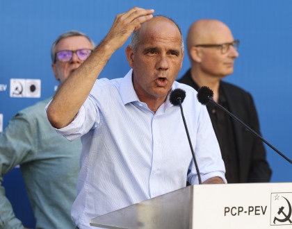 Paulo Raimundo recusa Portugal "cúmplice" da guerra com uso da Base das Lajes