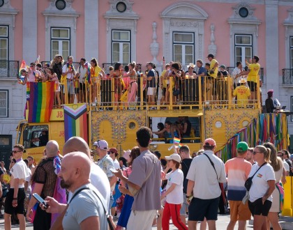 Milhares de pessoas na Avenida da Liberdade em Lisboa para reivindicar direitos LGBTI+