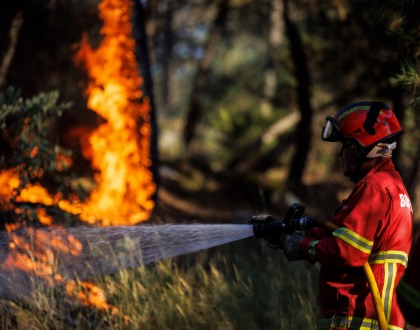 Fogo em Sabrosa reativou em zona de difícil acesso