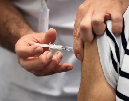 Liga contra o cancro saúda alargamento da vacina HPV aos 26 anos e pede extensão a mais idades
