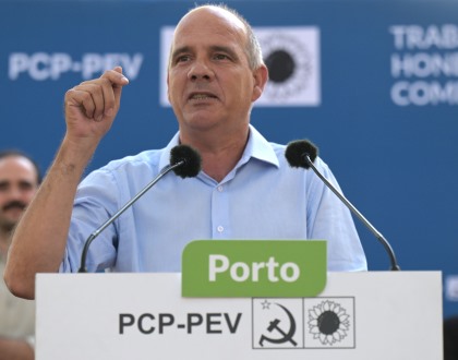 PCP diz que Governo é responsável por milhares de barracas