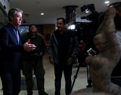 Carneiro pede que Governo “deixe de estar cheio de si próprio” e oiça os trabalhadores