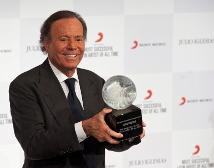 Justiça espanhola arquiva queixa contra Julio Iglesias por falta de competências