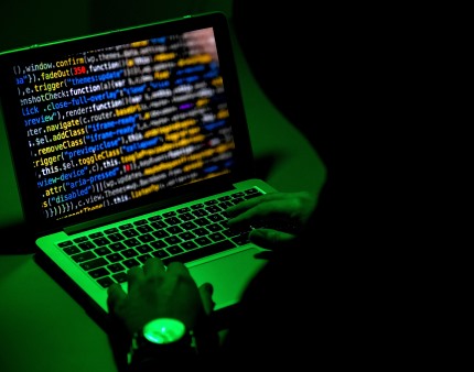 Quatro líderes do Anonymous detidos por ciberataques a organismos públicos em Espanha