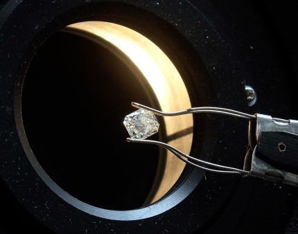 Angola vai leiloar por via eletrónica 36 diamantes