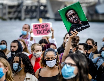 EUA/Floyd: Acusação agravada a responsável pela morte, três outros polícias acusados