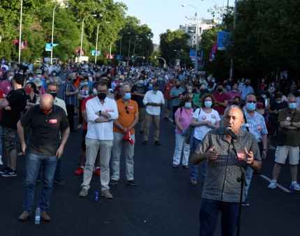 Milhares de pessoas manifestam-se em Espanha por um pacto de reconstrução social