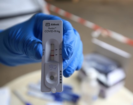 Academia Francesa de Medicina prevê um ressurgimento de covid-19 durante o verão