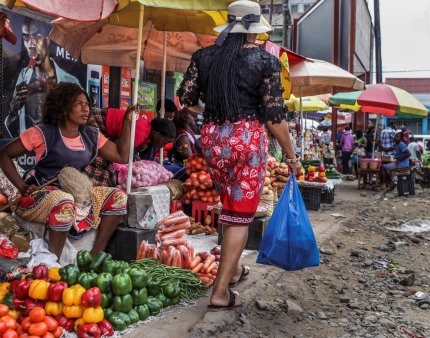 Oxford Economics prevê inflação em Moçambique nos 4,8% este ano e 8,4% em 2027