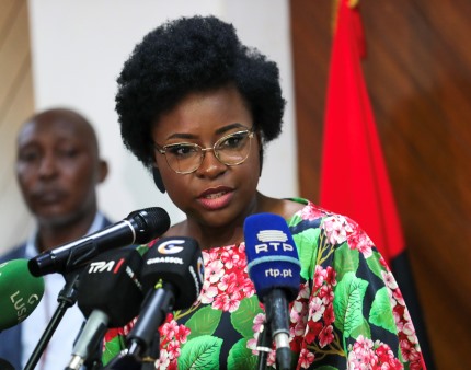 Angola atribui a "relação laboral" discrepância na execução orçamental entre setores