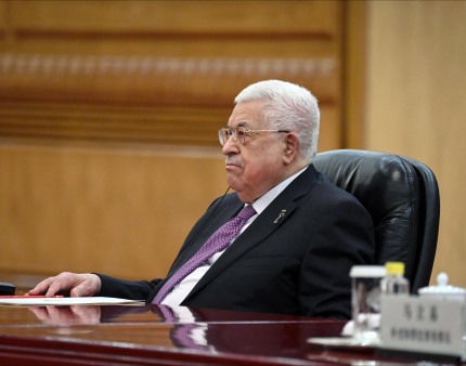 Abbas critica palavras de Khamenei destinadas a “sacrificar sangue palestiniano”