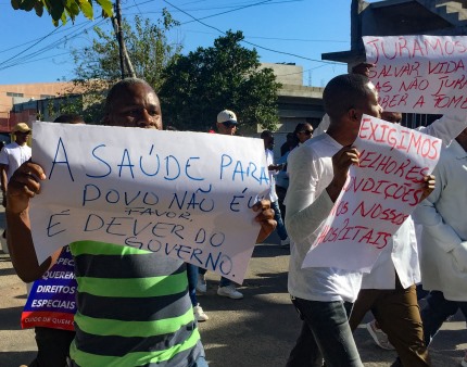Profissionais de saúde moçambicanos mantêm greve e exigem propostas com prazos