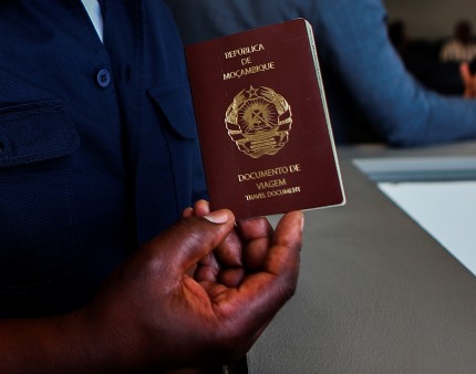 Moçambique prevê emitir três mil passaportes em 30 dias para travar emigração ilegal