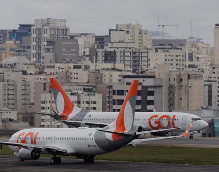 Companhias aéreas do Brasil alertam para impacto da subida do petróleo