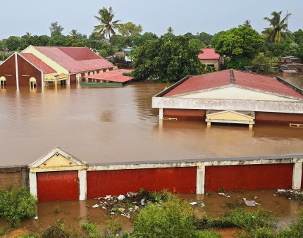 PR de Moçambique pede às populações para abandonarem zonas de risco de inundações