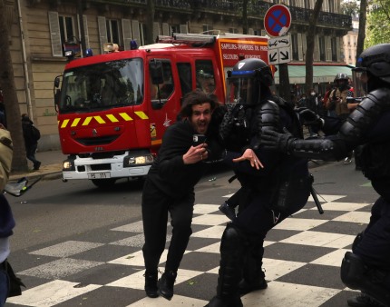 1.º Maio: Conflitos entre forças de esquerda marcam início de manifestações sindicais em França