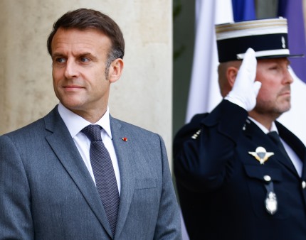 Macron critica papel da Rússia como "potência desestabilizadora" na Europa