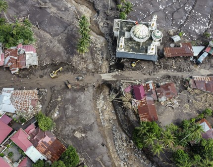 Novo balanço eleva para 50 mortos em inundações na Indonésia