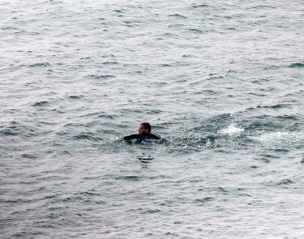 Mais de meia centena de menores marroquinos chegam sozinhos a nado a Ceuta