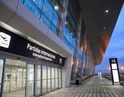 Consórcio que integra Mota-Engil vai gerir novo aeroporto internacional de Angola por 25 anos