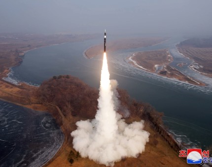 Kim Jong Un quer aumentar produção de mísseis em 2026