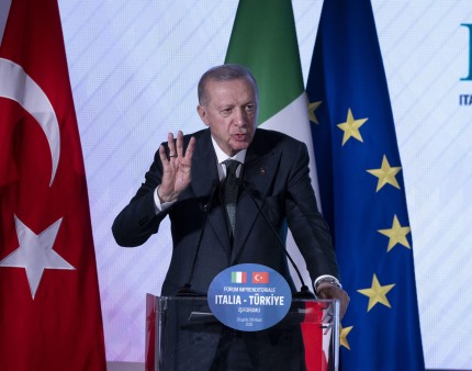 Erdogan avisa que ofensiva israelita pode desencadear vaga de migração para Europa