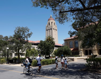 Suprimidos mais de 360 postos de trabalho na Universidade de Stanford após cortes de Trump