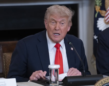 Trump contra plano israelita para matar líder supremo iraniano